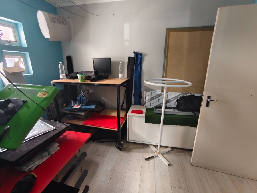 To Let commercial Property for Rent in Buitenverwagting Western Cape